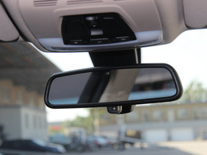 2013Ŀ 335Li L(fng)O(sh)Ӌ(j)b ܇(ni)ҕR