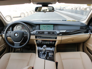 2013款535Li 领先版 内饰全景