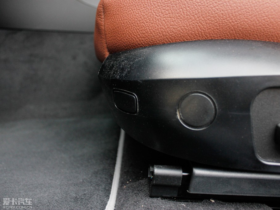 2013RX1 xDrive 20i XOӋb