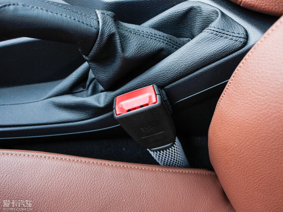 2013RX1 xDrive 20i XOӋb