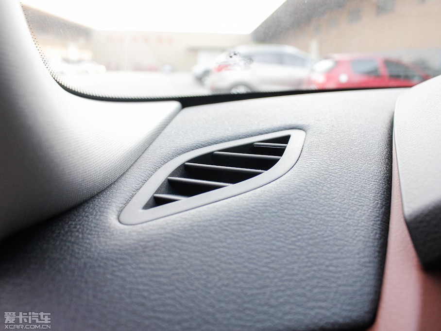 2013RX1 xDrive 20i XOӋb