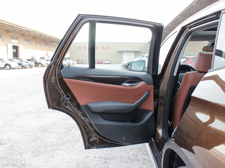 2013RX1 xDrive 20i XOӋb