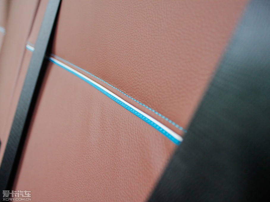 2013RX1 xDrive 20i XOӋb