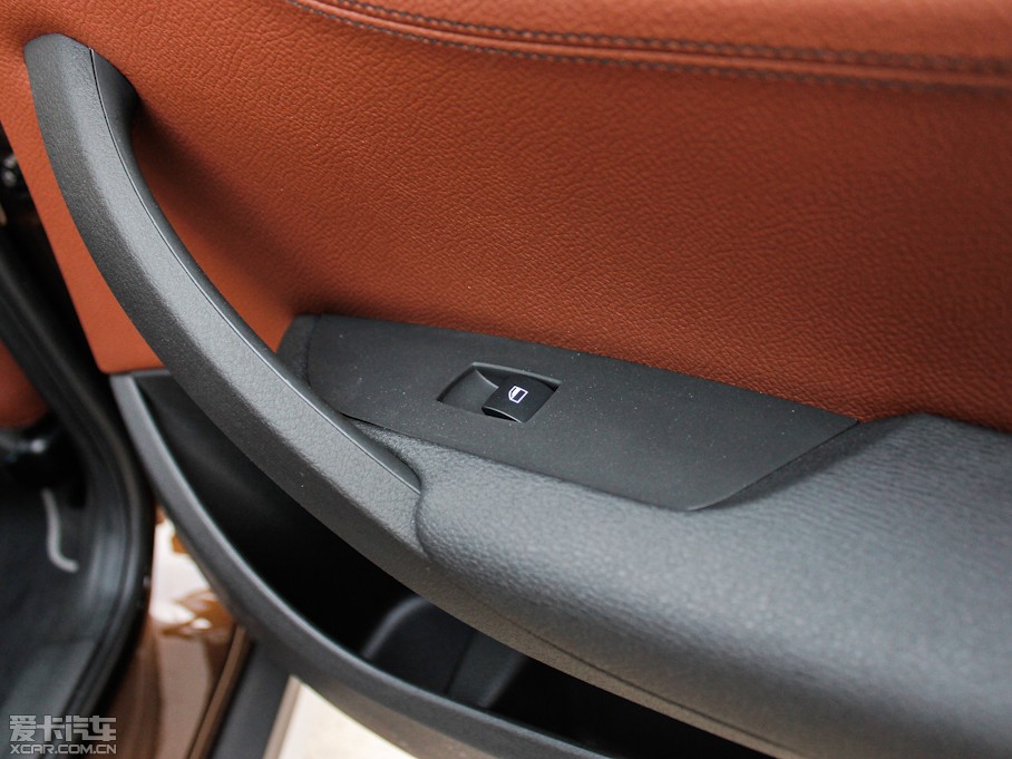 2013RX1 xDrive 20i XOӋb