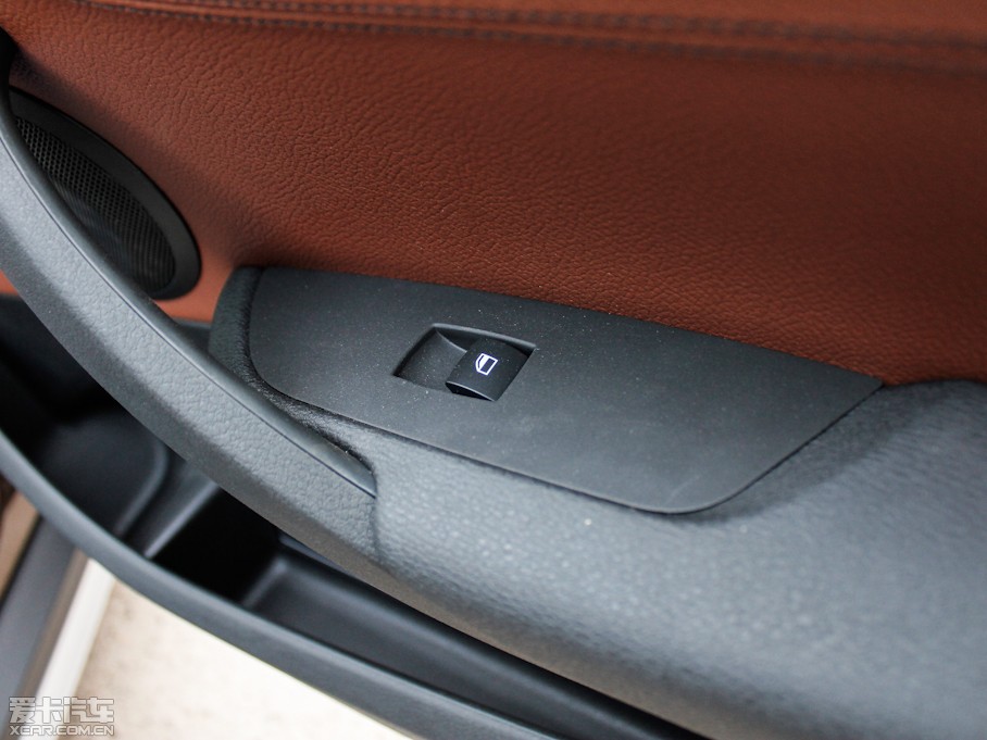 2013RX1 xDrive 20i XOӋb