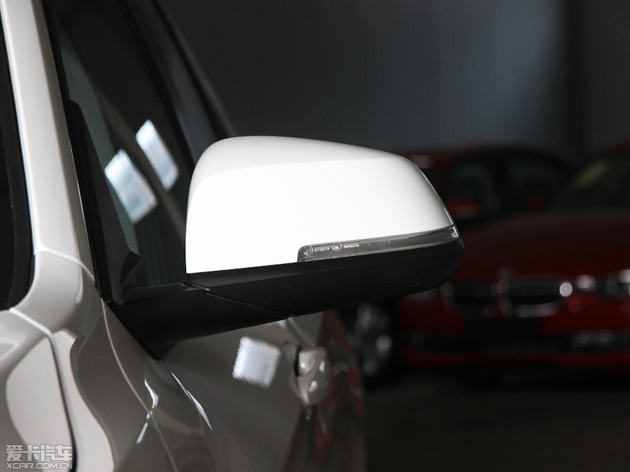 2013RX1 sDrive 20i \OӋb