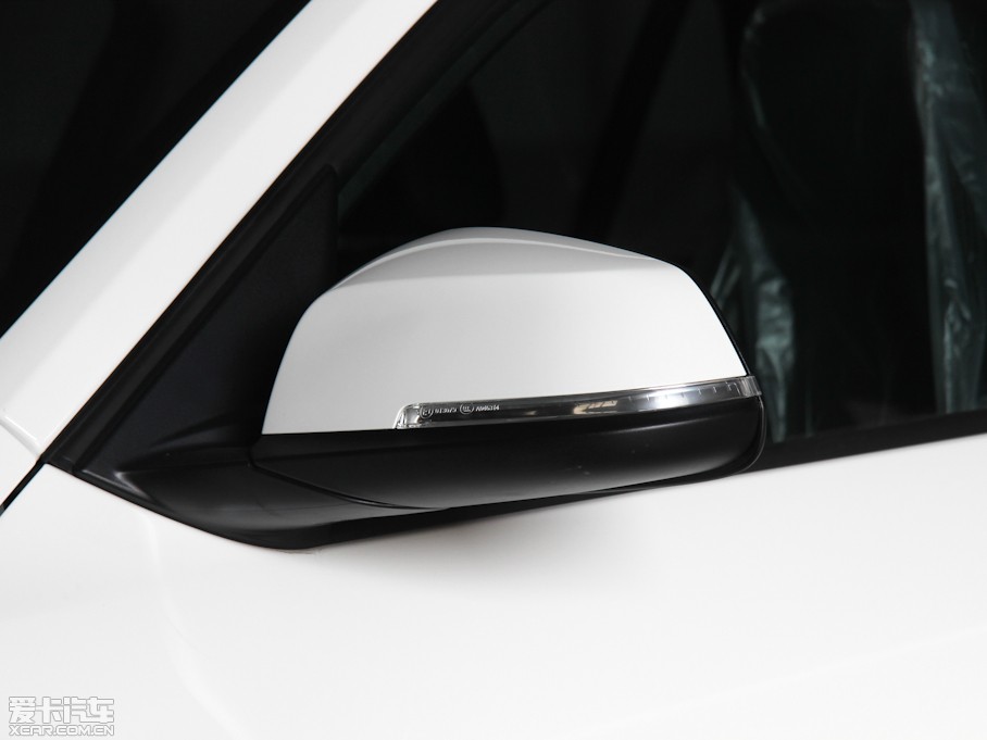 2013RX1 sDrive 20i \OӋb