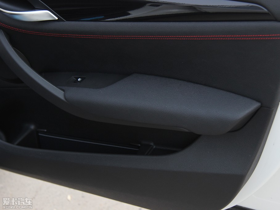 2013RX1 sDrive 20i \OӋb