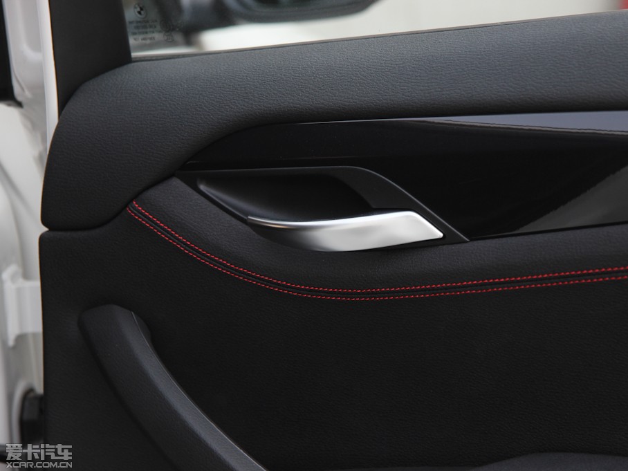 2013RX1 sDrive 20i \OӋb