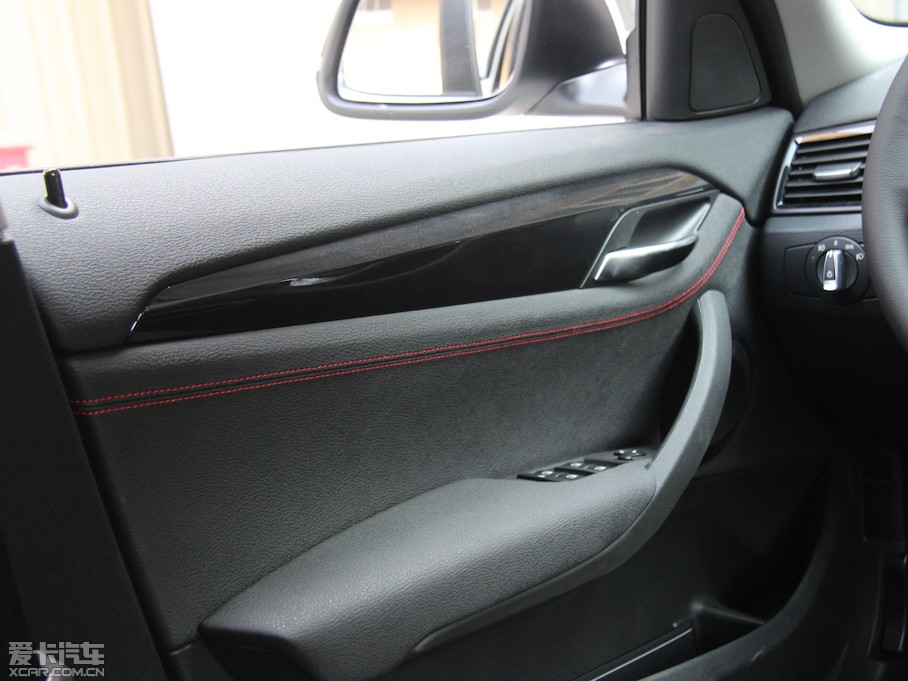 2013RX1 sDrive 20i \OӋb