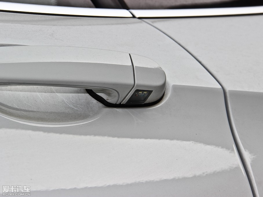 2013RX1 xDrive 28i XOӋb