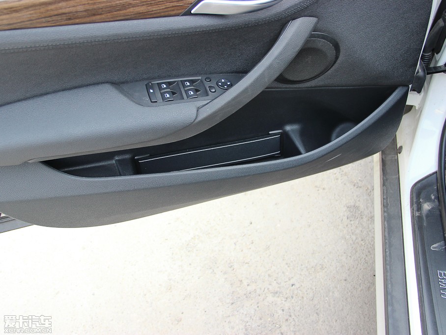 2013RX1 xDrive 28i XOӋb