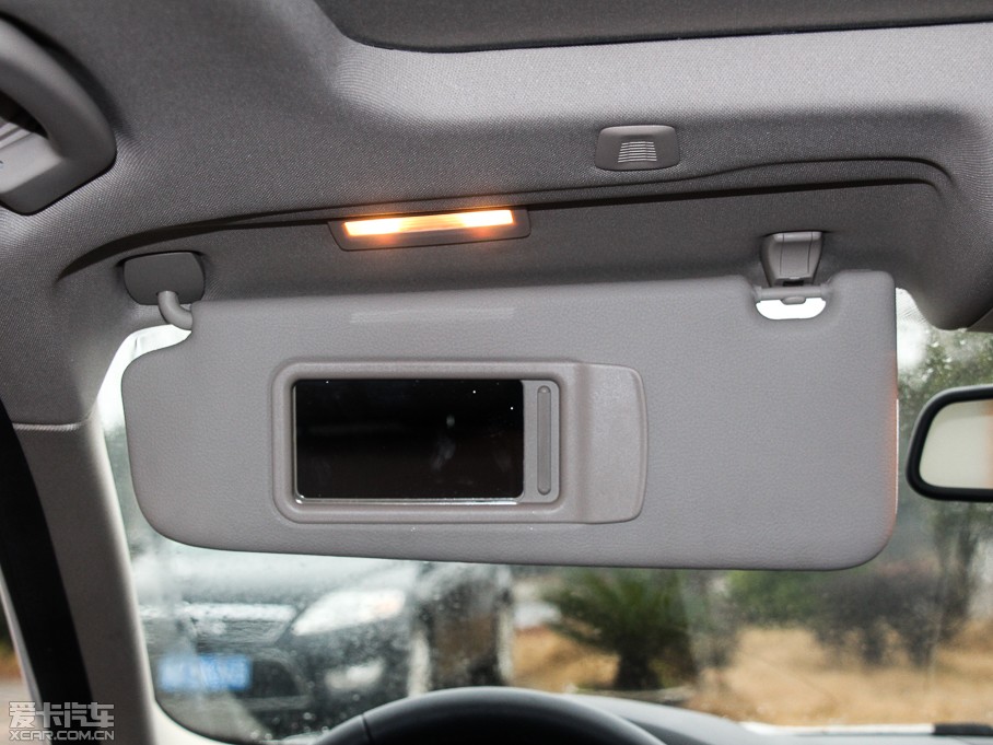 2014R5ϵ 528Li xDrive AOӋb