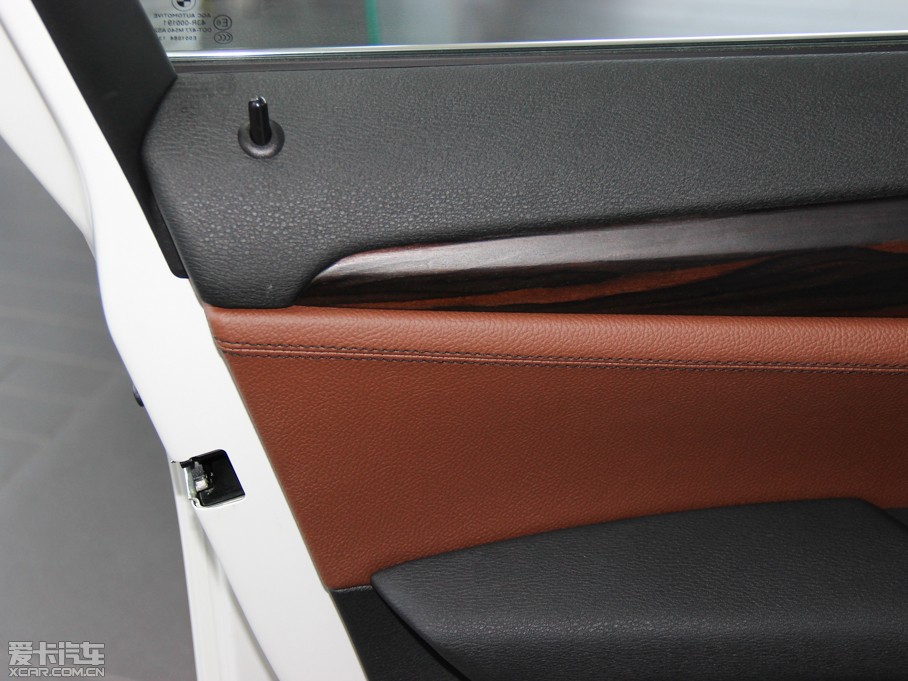 2014RX1 xDrive28i XOӋb