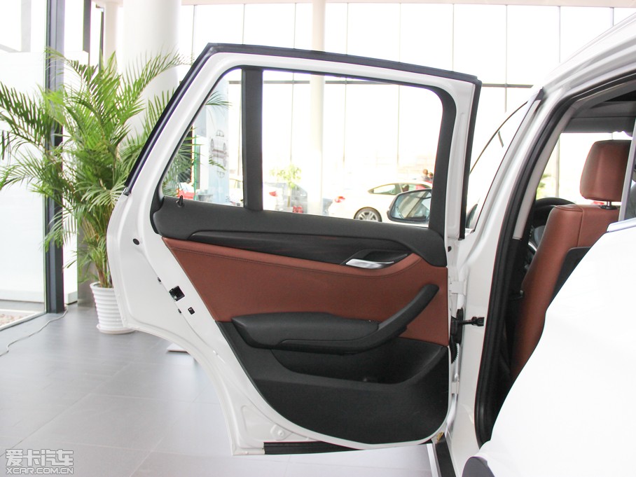 2014RX1 xDrive28i XOӋb