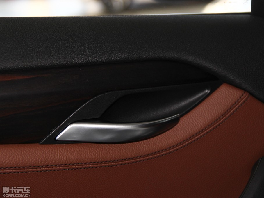 2014RX1 xDrive28i XOӋb