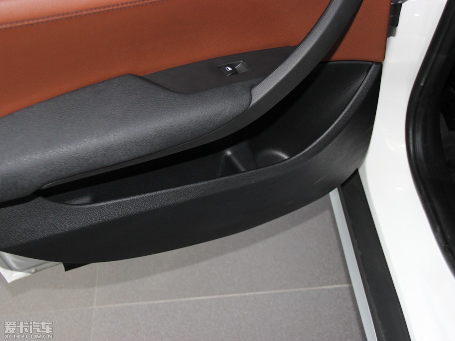 2014RX1 xDrive28i XOӋb