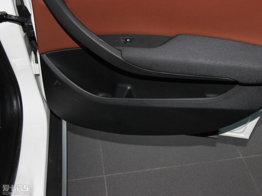 2014RX1 xDrive28i XOӋb