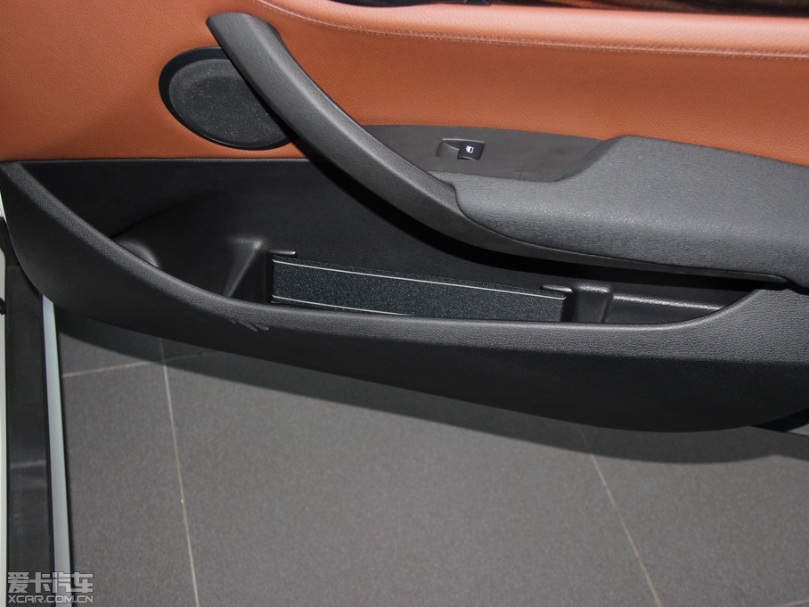 2014RX1 xDrive28i XOӋb