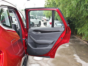 2014sDrive18i XOӋb g