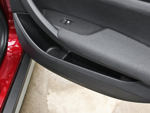 2014sDrive18i XOӋb g