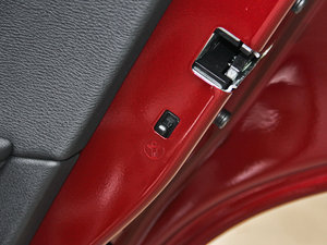 2014sDrive18i XOӋb g