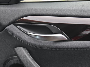 2014sDrive18i XOӋb g