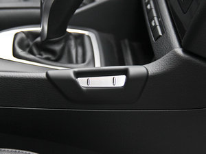 2014sDrive18i XOӋb g