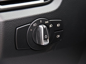 2014sDrive18i XOӋb g