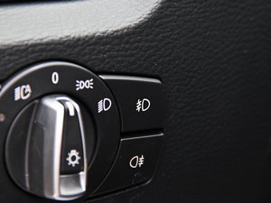 2014sDrive18i XOӋb g