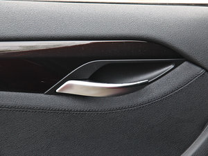 2014sDrive18i XOӋb g