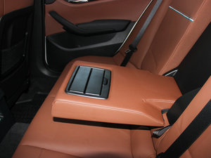 2014款xDrive28i X设计套装 后排中央扶手