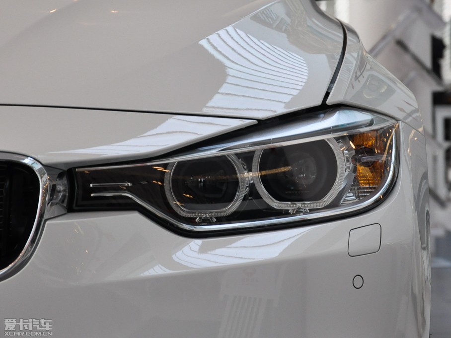 2015R3ϵ 328i xDrive\OӋb