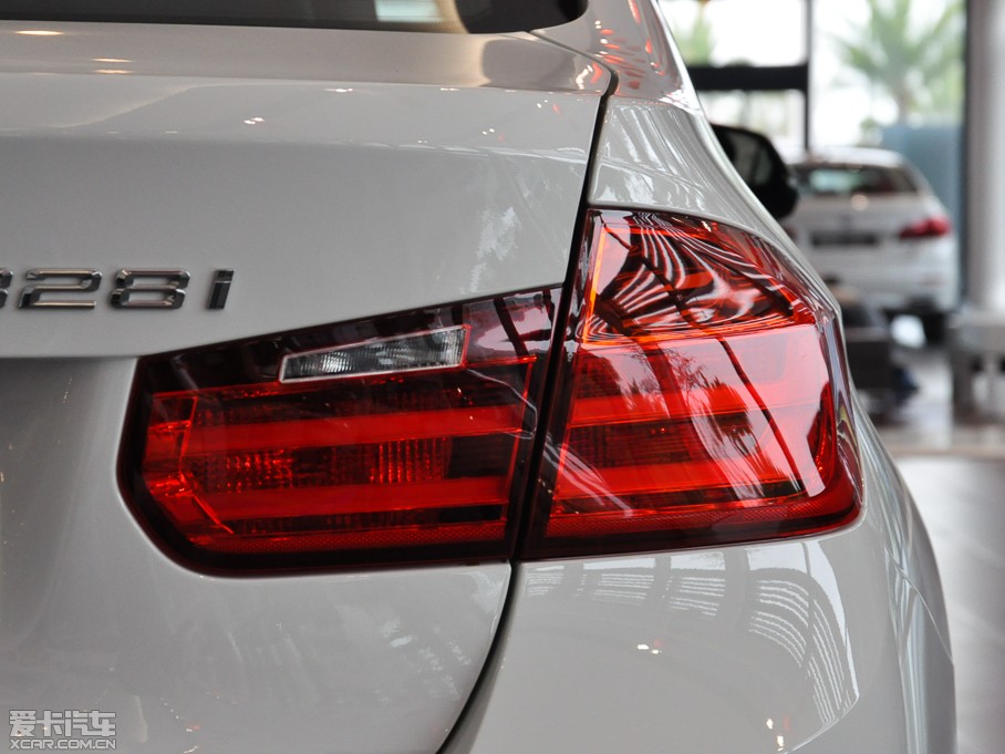 2015R3ϵ 328i xDrive\OӋb