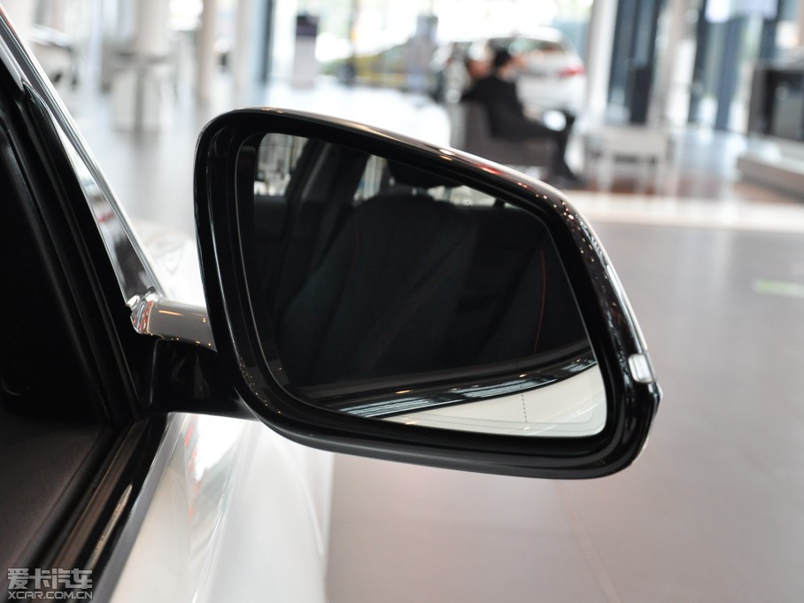 2015R3ϵ 328i xDrive\OӋb