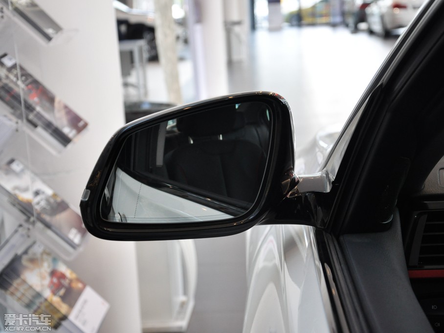 2015R3ϵ 328i xDrive\OӋb