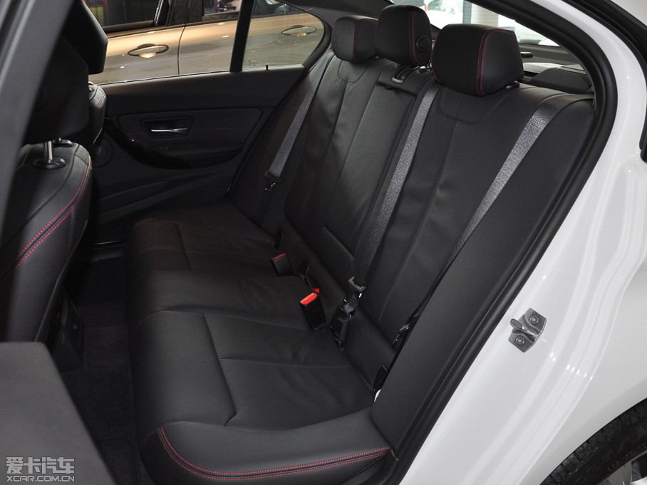 2015R3ϵ 328i xDrive\OӋb