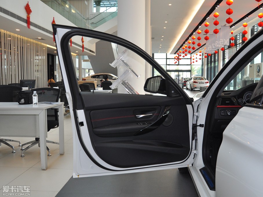 2015R3ϵ 328i xDrive\OӋb