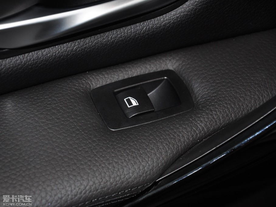 2015R3ϵ 328i xDrive\OӋb