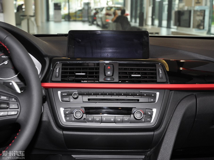 2015R3ϵ 328i xDrive\OӋb