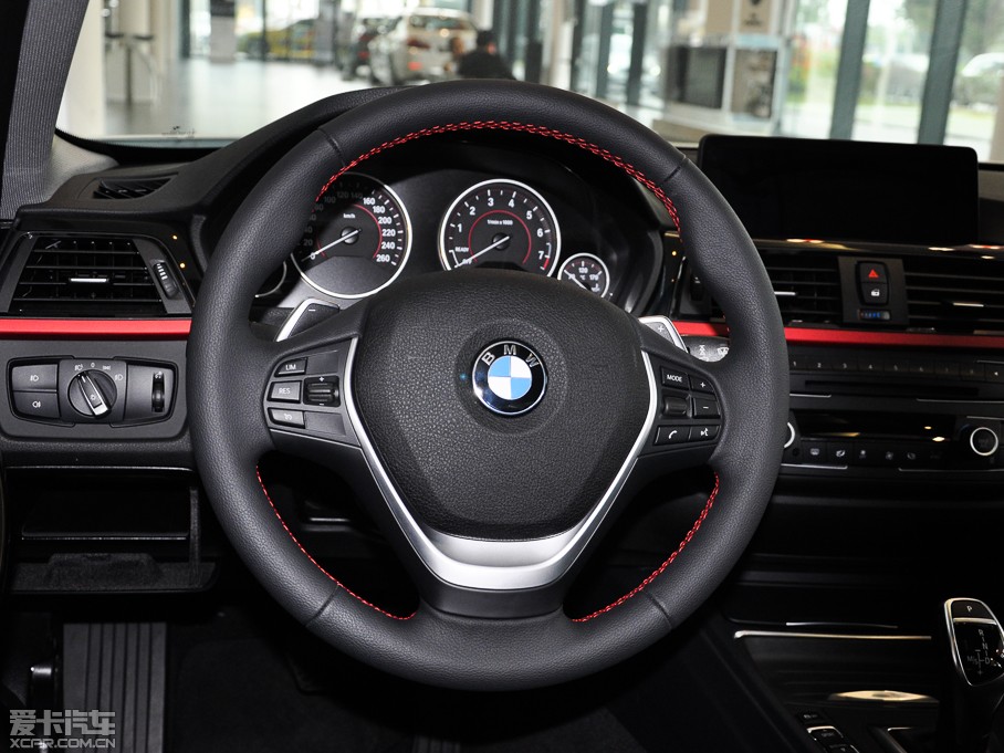 2015R3ϵ 328i xDrive\OӋb