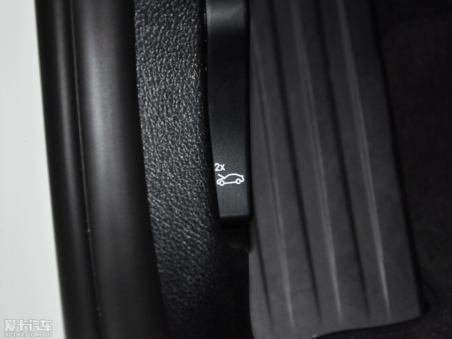 2015R3ϵ 328i xDrive\OӋb