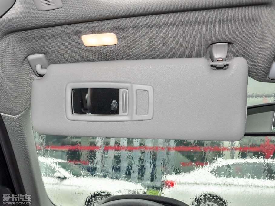 2015��R3ϵ 320i �\���OӋ���b