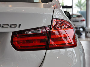 2015328i xDrive\OӋb β