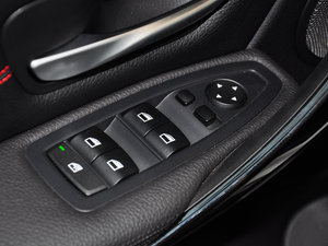 2015328i xDrive\OӋb {܇ƅ^	