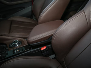 2016款sDrive20Li 豪华型 中央扶手箱