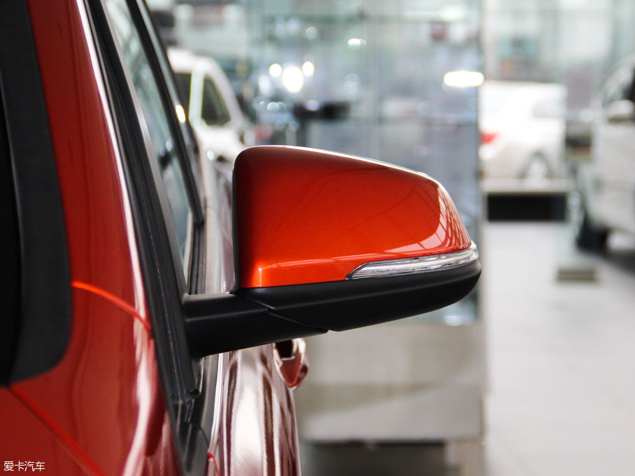 2016R2ϵ܇ 218i \OӋb