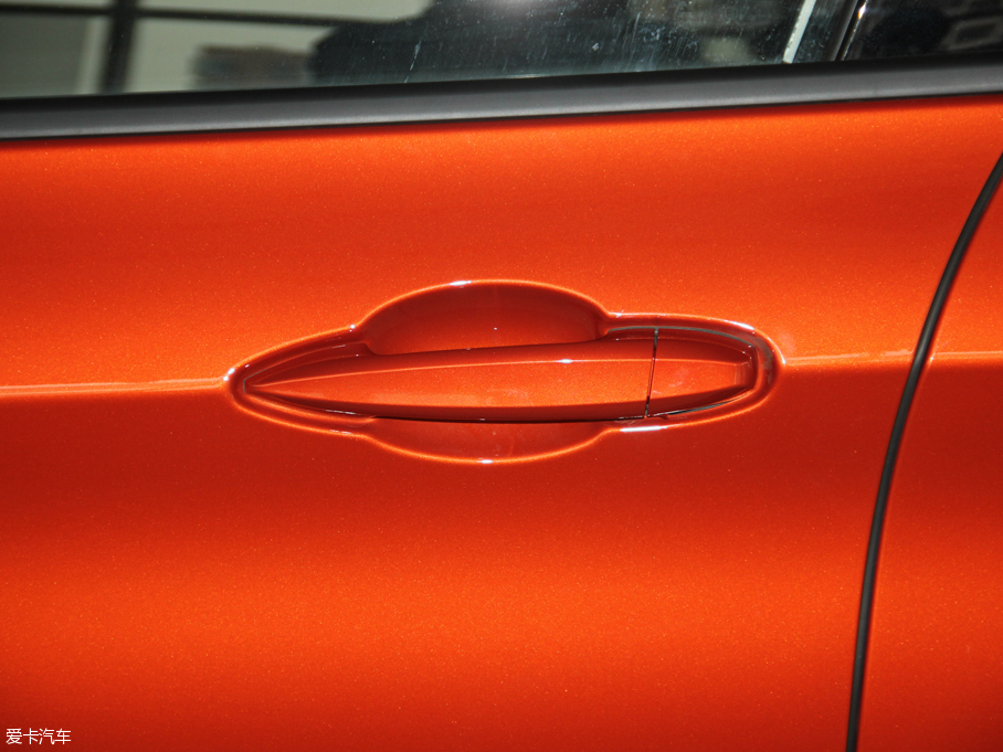 2016R2ϵ܇ 218i \OӋb