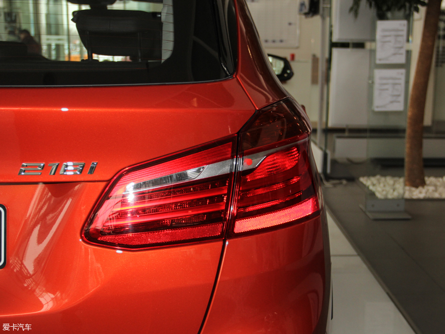 2016R2ϵ܇ 218i \OӋb