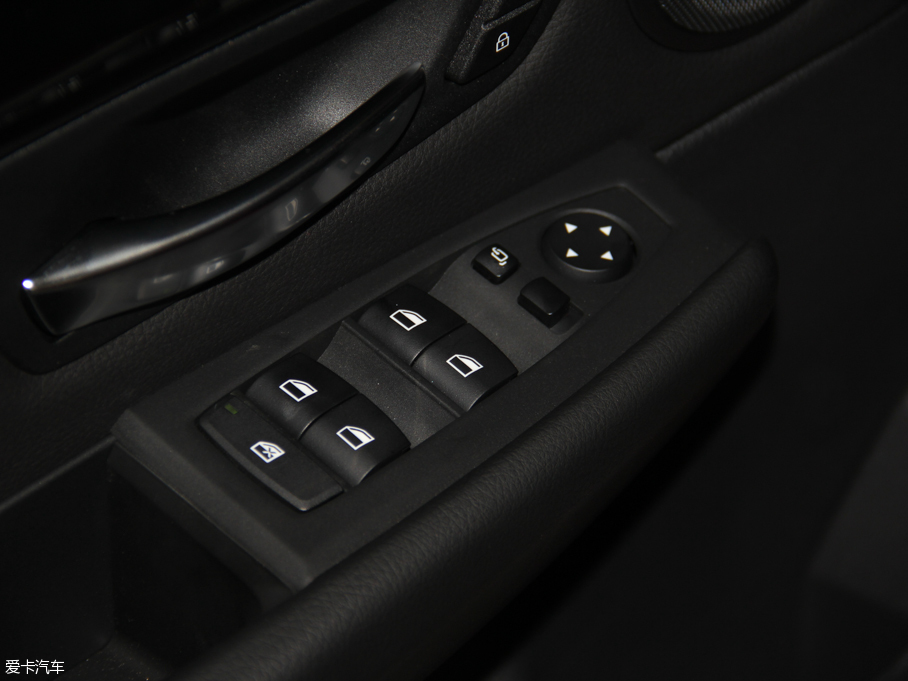 2016R2ϵ܇ 218i \OӋb